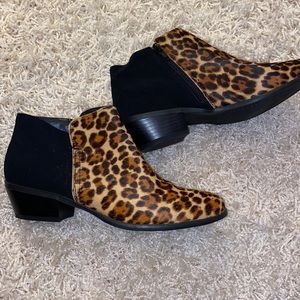 Women’s ankle booties